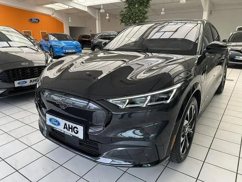 Dark matter grau metallic Gebraucht 2023 Ford Mustang Mach-E Premium SUV | 44.790 € (Fairer Preis) - Bild 1/4
