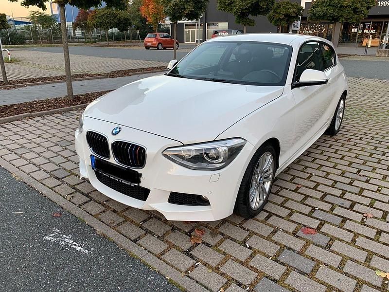 Weiß Gebraucht 2012 BMW 116 M Sport Kleinwagen | 5.700 € (Guter Preis) - Bild 1/4