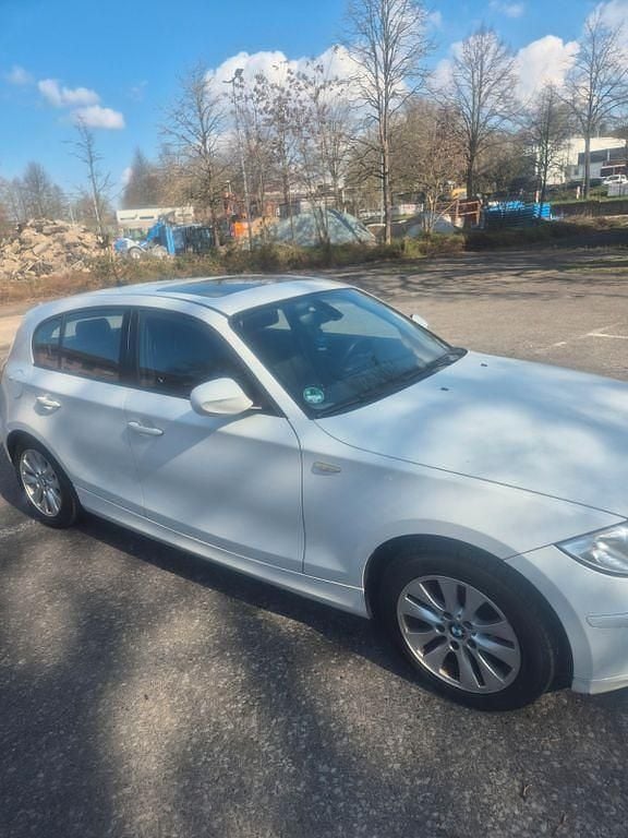 Gebraucht BMW 118 143 PS (105 kW) 2009 Weiß Kleinwagen