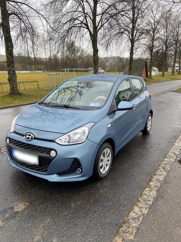 Gebraucht Hyundai i10 67 PS (49 kW) 2017 Blau Kleinwagen