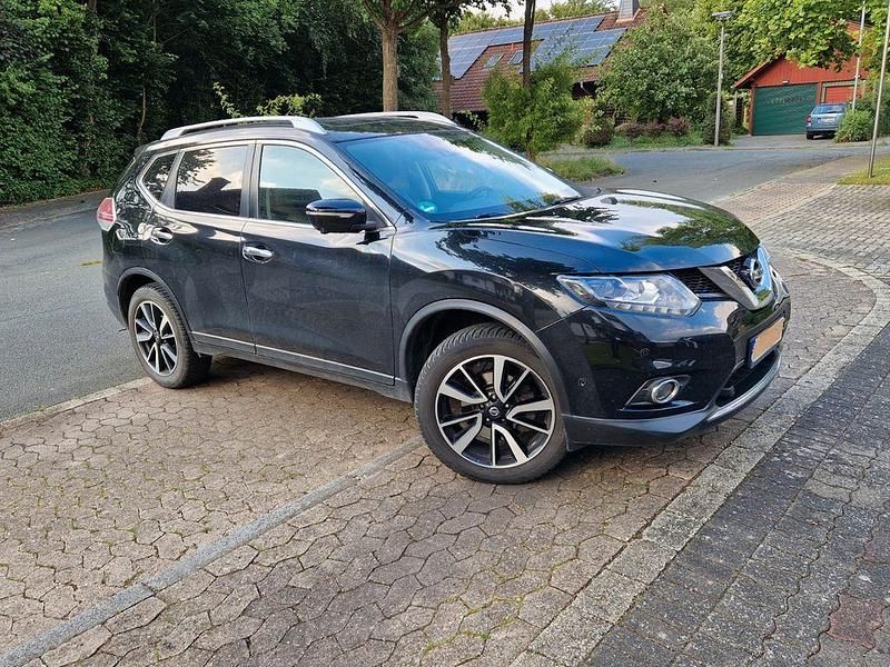 Schwarz Gebraucht 2017 Nissan X-Trail Tekna SUV | 13.900 € (Fairer Preis) - Bild 1/4