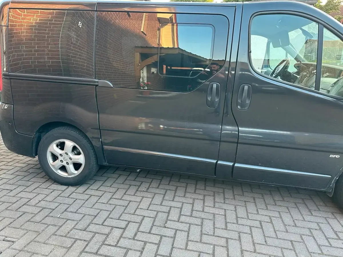 Gebraucht Opel Vivaro 145 PS (106 kW) 2008 Schwarz Van / Kleinbus