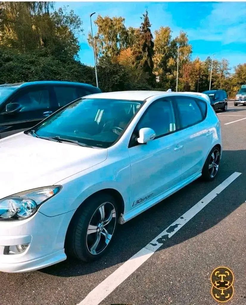 Gebraucht Hyundai i30 109 PS (80 kW) 2009 Weiß Limousine