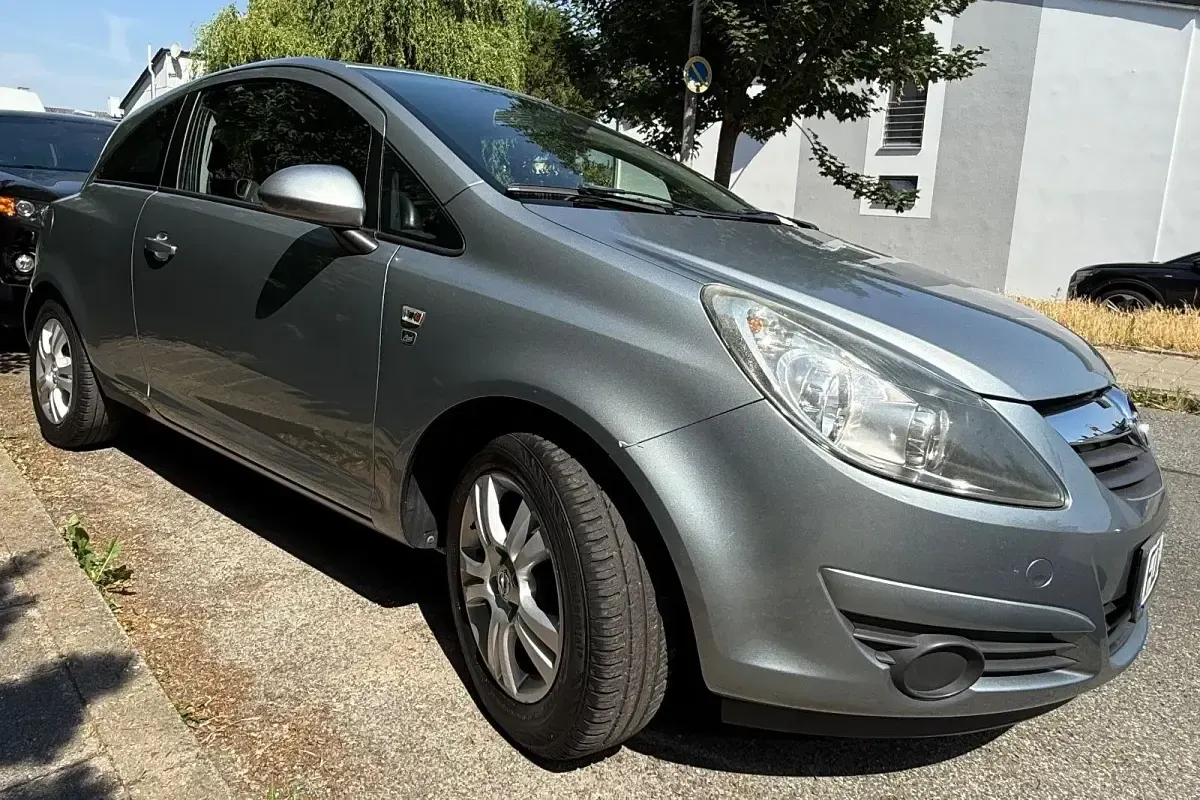 Gebraucht Opel Corsa Edition 87 PS (63 kW) 2011 Grau Kleinwagen