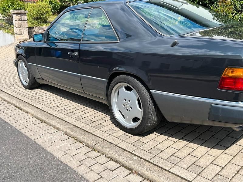 Schwarz Gebraucht 1990 Mercedes 300 AMG Coupé | 13.500 € - Bild 1/4