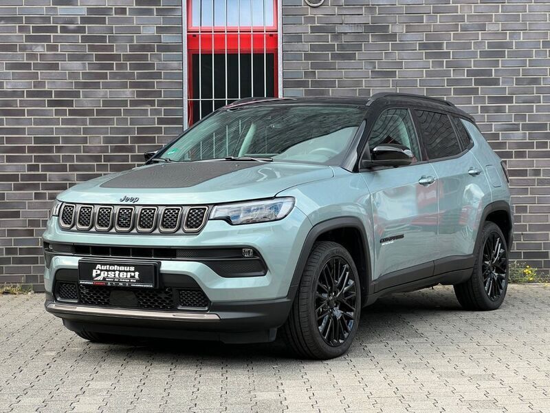 Steel blue pearl coat Gebraucht 2022 Jeep Compass Limited SUV | 33.450 € (Teuer) - Bild 1/4