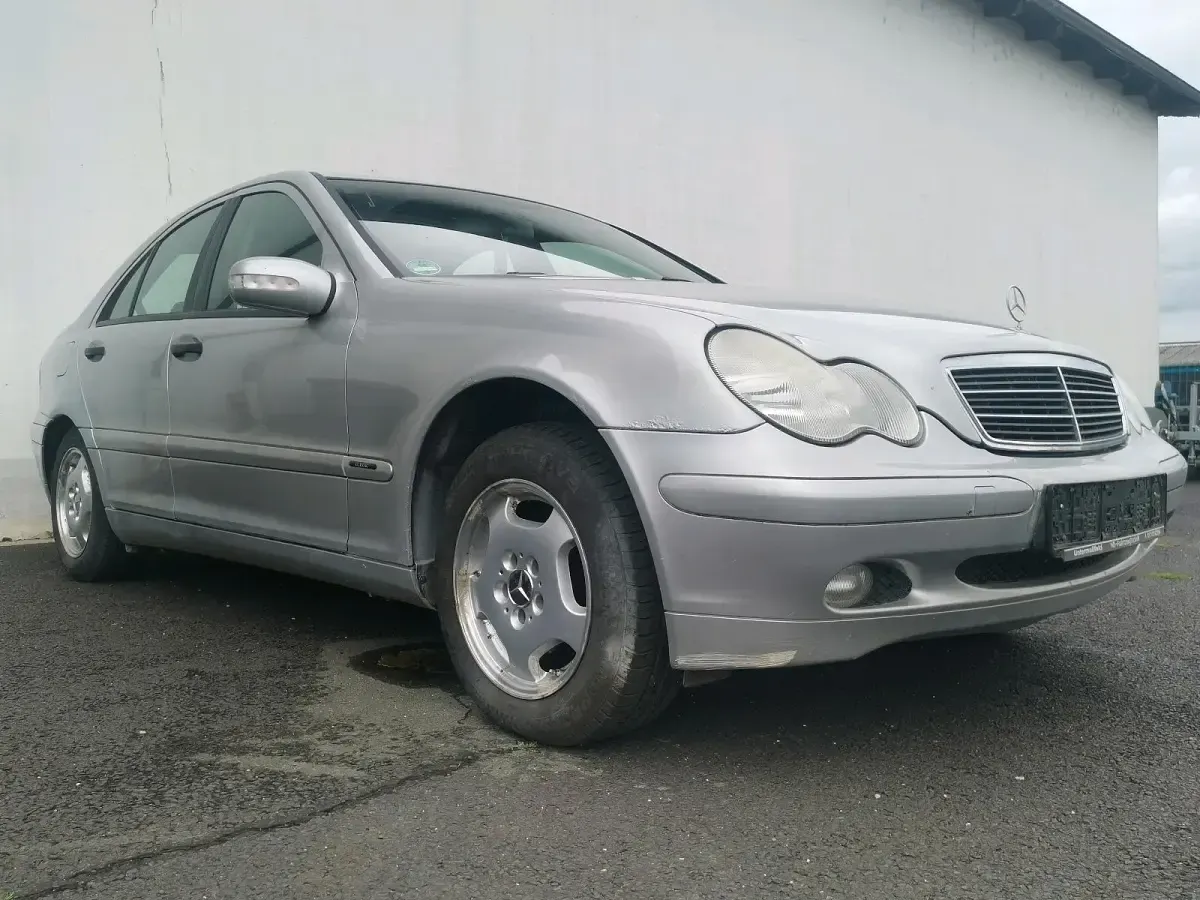 Gebraucht Mercedes C180 130 PS (95 kW) 2001 Silber Limousine