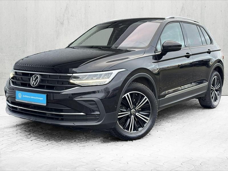 Gebraucht VW Tiguan Active 131 PS (96 kW) 2022 Schwarz SUV