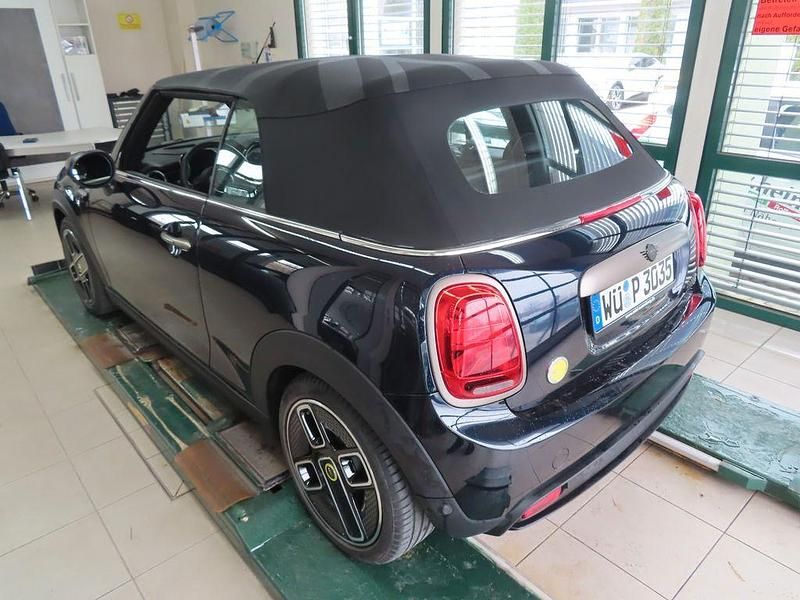 Gebraucht Mini Cooper S 75 kW (102 PS) 2023 Schwarz Kleinwagen