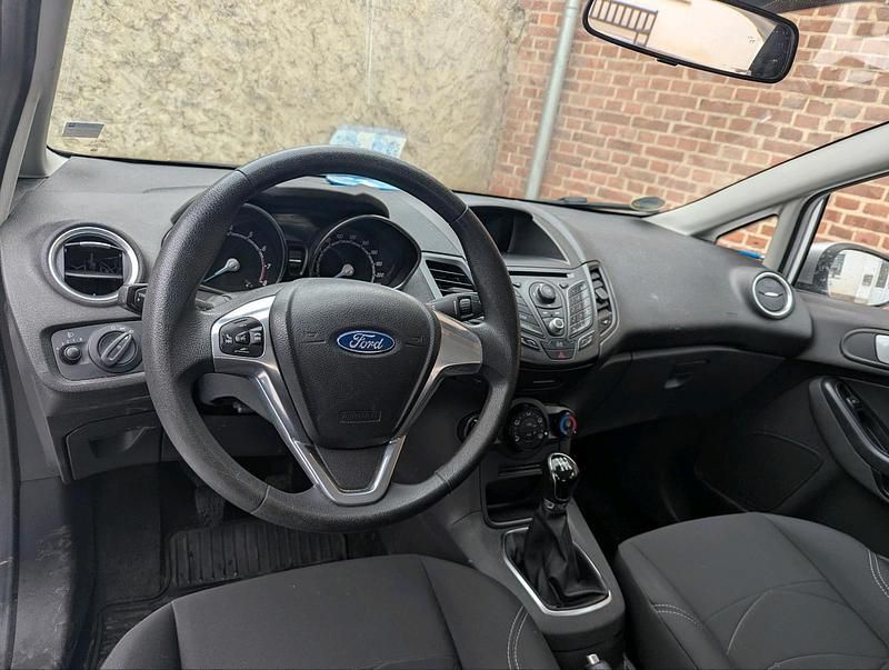 Silber Gebraucht 2014 Ford Fiesta Limousine | 3.800 € (Guter Preis) - Bild 1/4