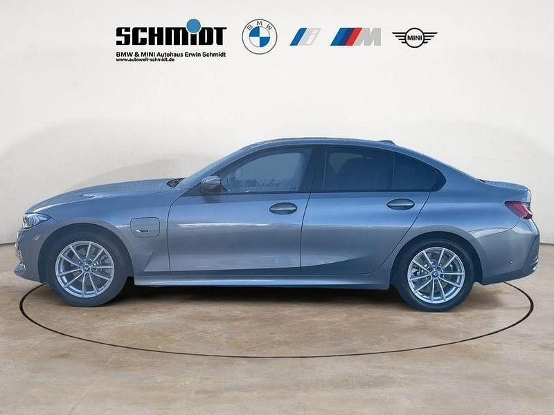 Gebraucht BMW 330e Sport Line 292 PS (214 kW) 2022 Grau Limousine