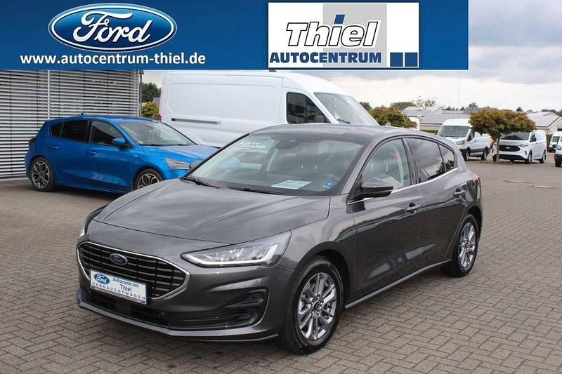 Grau Gebraucht 2024 Ford Focus Titanium X Limousine | 24.450 € (Guter Preis) - Bild 1/4