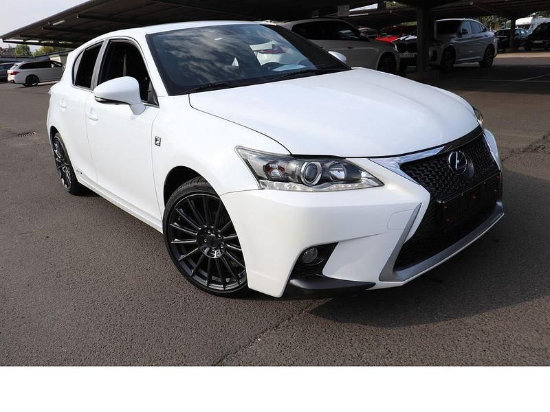 Weiß Gebraucht 2015 Lexus CT200h Sport Line Limousine | 14.990 € (Etwas zu teuer) - Bild 1/4