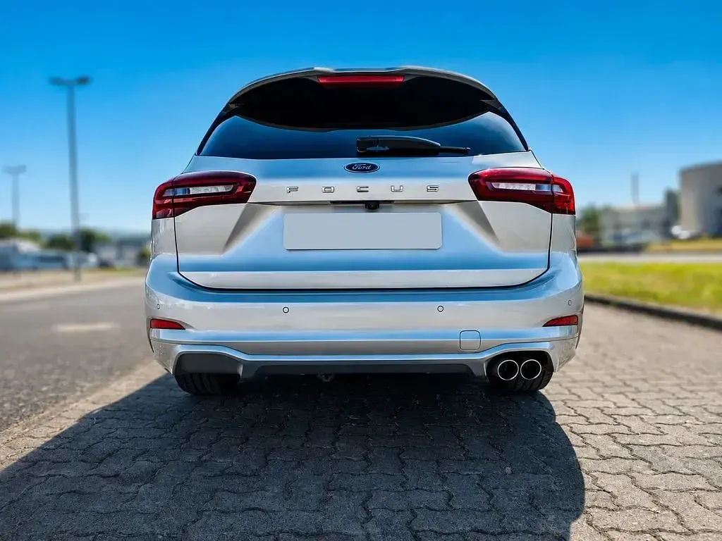 Gebraucht Ford Focus ST-Line 120 PS (88 kW) 2022 Silber Limousine