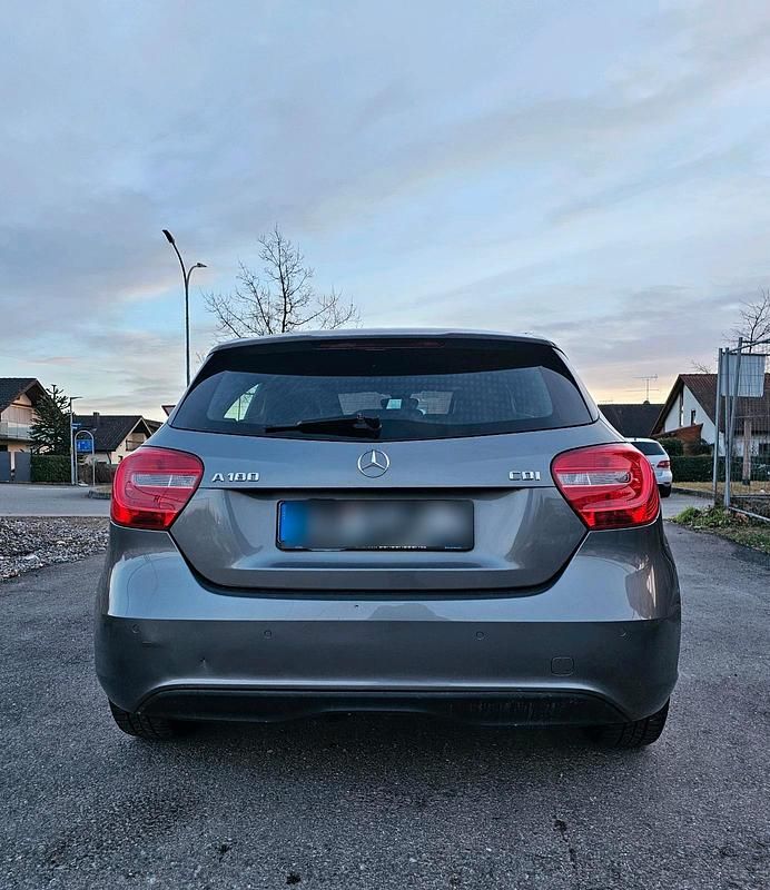 Gebraucht Mercedes A180 109 PS (80 kW) 2012 Grau Kleinwagen