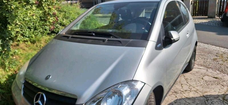 Silber Gebraucht 2009 Mercedes A180 Kleinwagen | 1.000 € (Superpreis) - Bild 1/4
