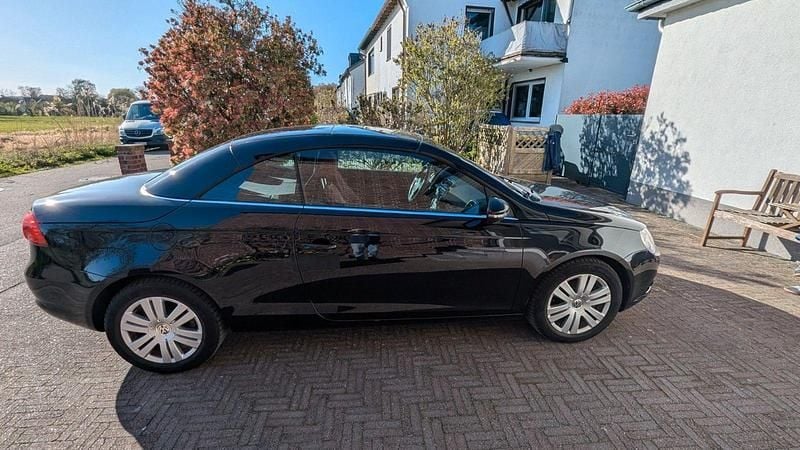 Second-hand VW Eos 140 CP (102 kW) 2009 Negru Cabrio