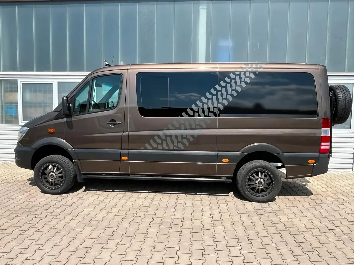Używany Mercedes Sprinter 190 KM (139 kW) 2017 Brązowy Van