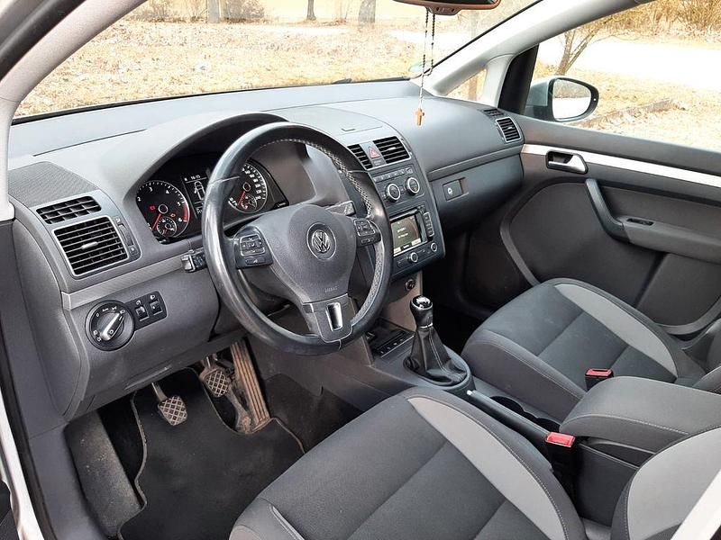 Gebraucht VW Touran 140 PS (102 kW) 2014 Silber Van / Kleinbus