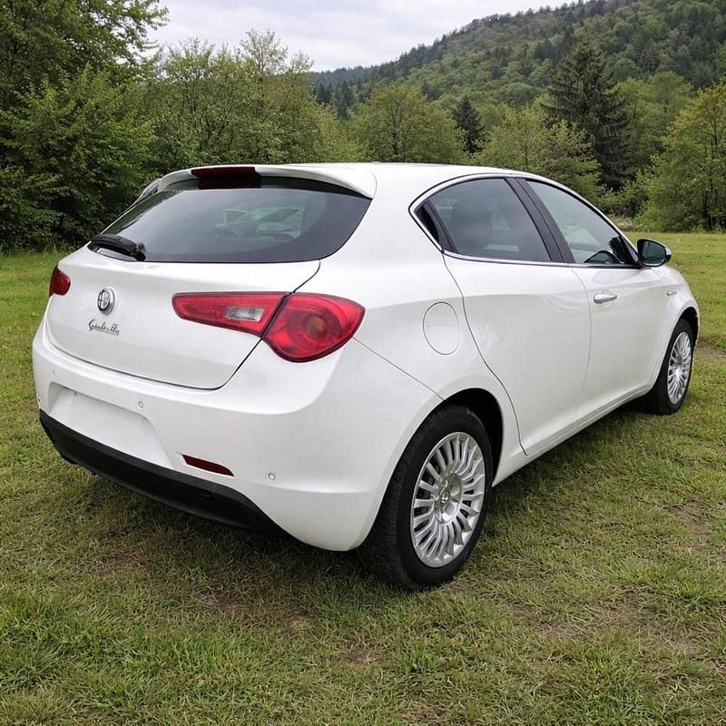 Gebraucht Alfa Romeo Giulietta Turismo 170 PS (125 kW) 2011 Weiß Kleinwagen
