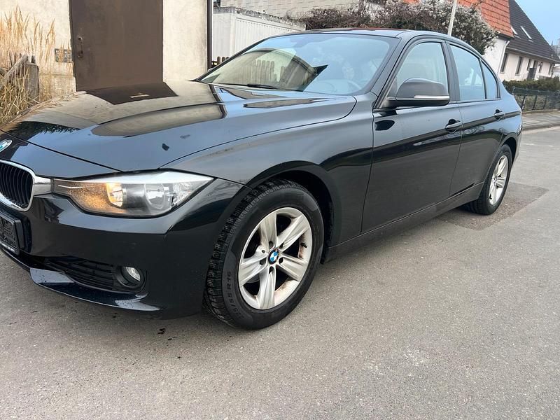 Schwarz Gebraucht 2013 BMW 316 Limousine | 7.300 € (Guter Preis) - Bild 1/4