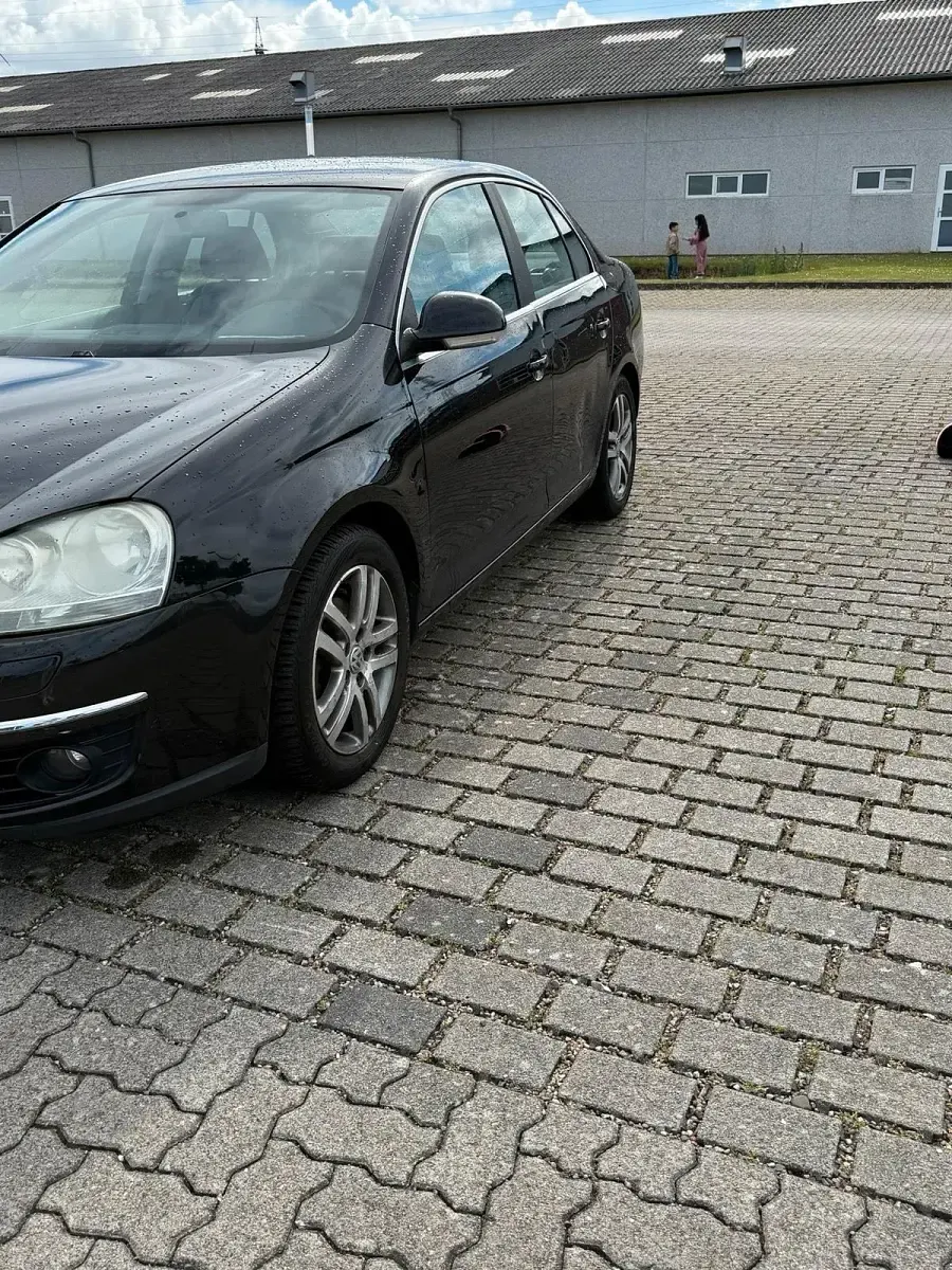 Gebraucht VW Jetta 140 PS (102 kW) 2010 Schwarz Limousine