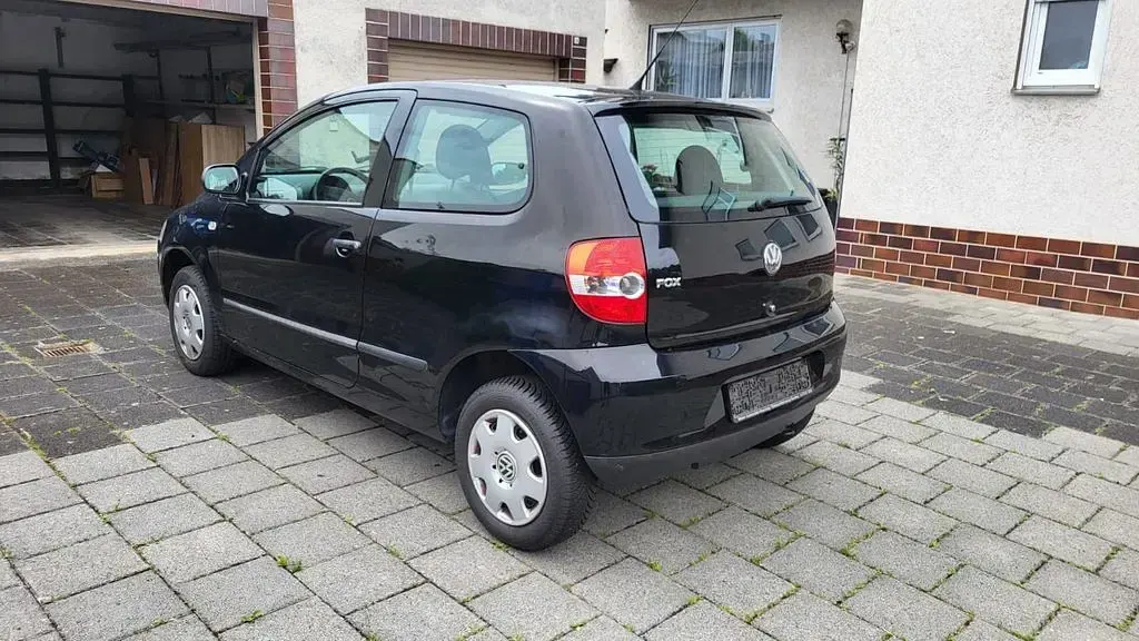 Gebraucht VW Fox 54 PS (39 kW) 2007 Schwarz Kleinwagen