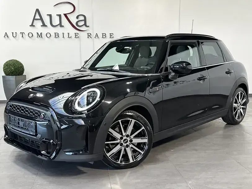Używany Mini Cooper S Classic 178 KM (130 kW) 2022 Czarny Hatchback