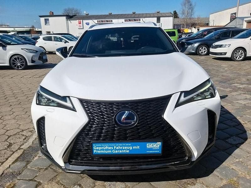 Gebraucht Lexus UX 250h 152 PS (111 kW) 2021 Weiß SUV