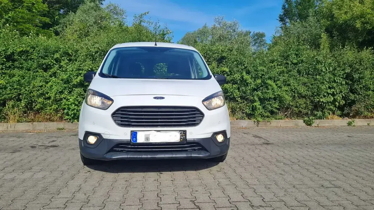 Gebraucht Ford Transit 75 PS (55 kW) 2022 Weiß Kombi