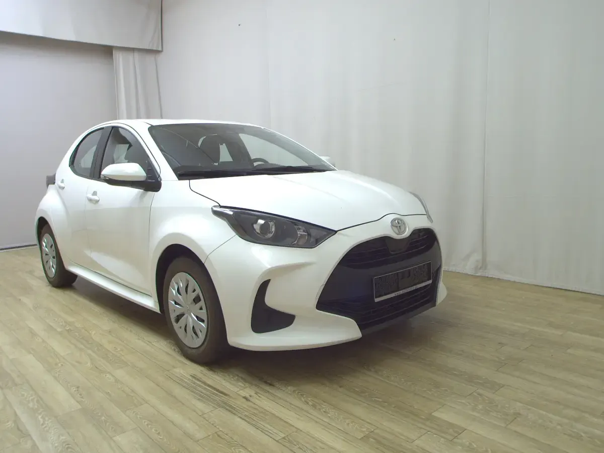 Gebraucht Toyota Yaris 72 PS (52 kW) 2022 Super white Kleinwagen