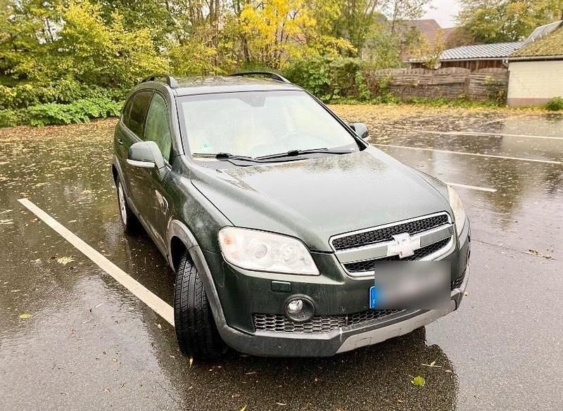 Grün Gebraucht 2008 Chevrolet Captiva SUV | 1.900 € (Superpreis) - Bild 1/4