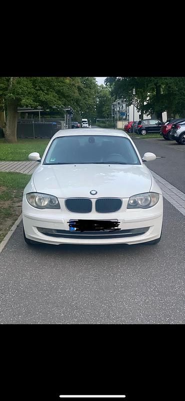 Weiß Gebraucht 2007 BMW 118 Kleinwagen | 3.200 € (Fairer Preis) - Bild 1/4