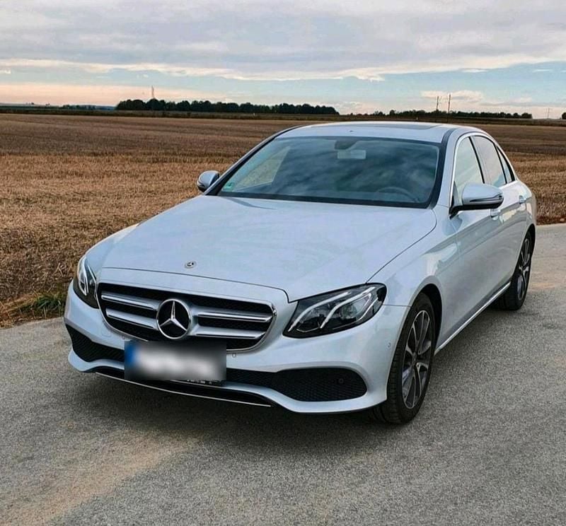 Silber Gebraucht 2018 Mercedes E250 Avantgarde Limousine | 24.399 € (Guter Preis) - Bild 1/4