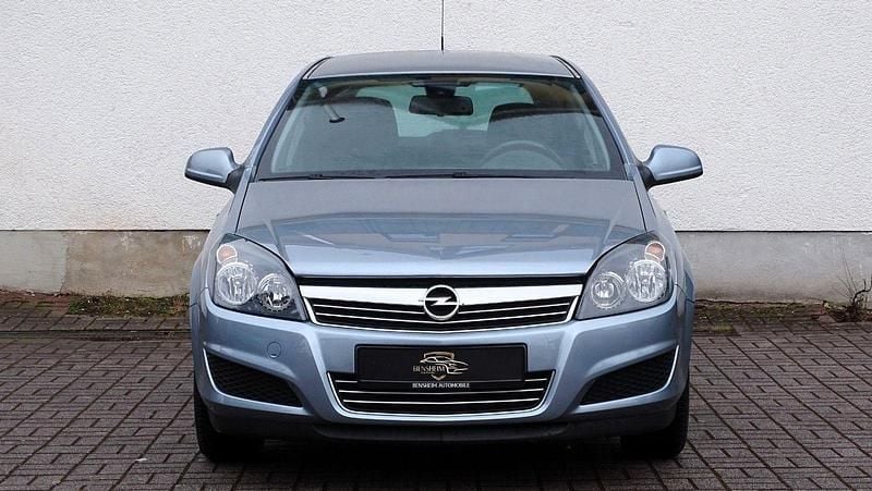 Gebraucht Opel Astra Edition 140 PS (102 kW) 2010 Silber Kombi