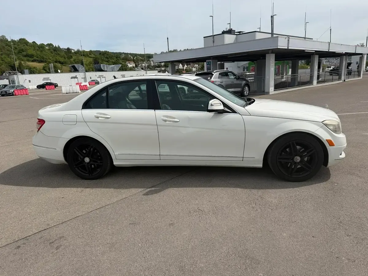 Gebraucht Mercedes C300 231 PS (169 kW) 2009 Weiß Limousine