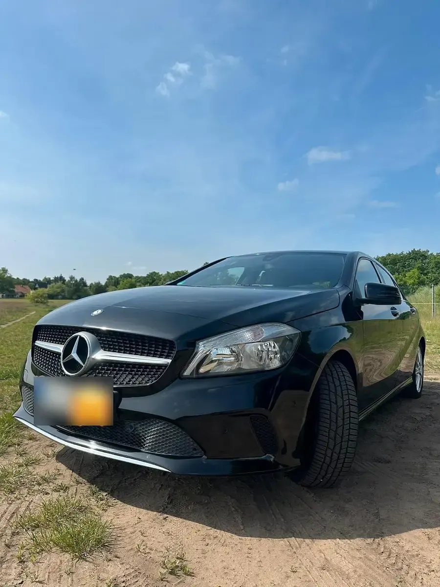 Gebraucht Mercedes A180 122 PS (89 kW) 2016 Schwarz Limousine
