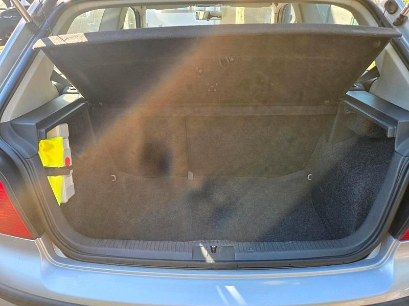 Silber Gebraucht 2001 VW Polo Coupé | 1.650 € (Fairer Preis) - Bild 1/4