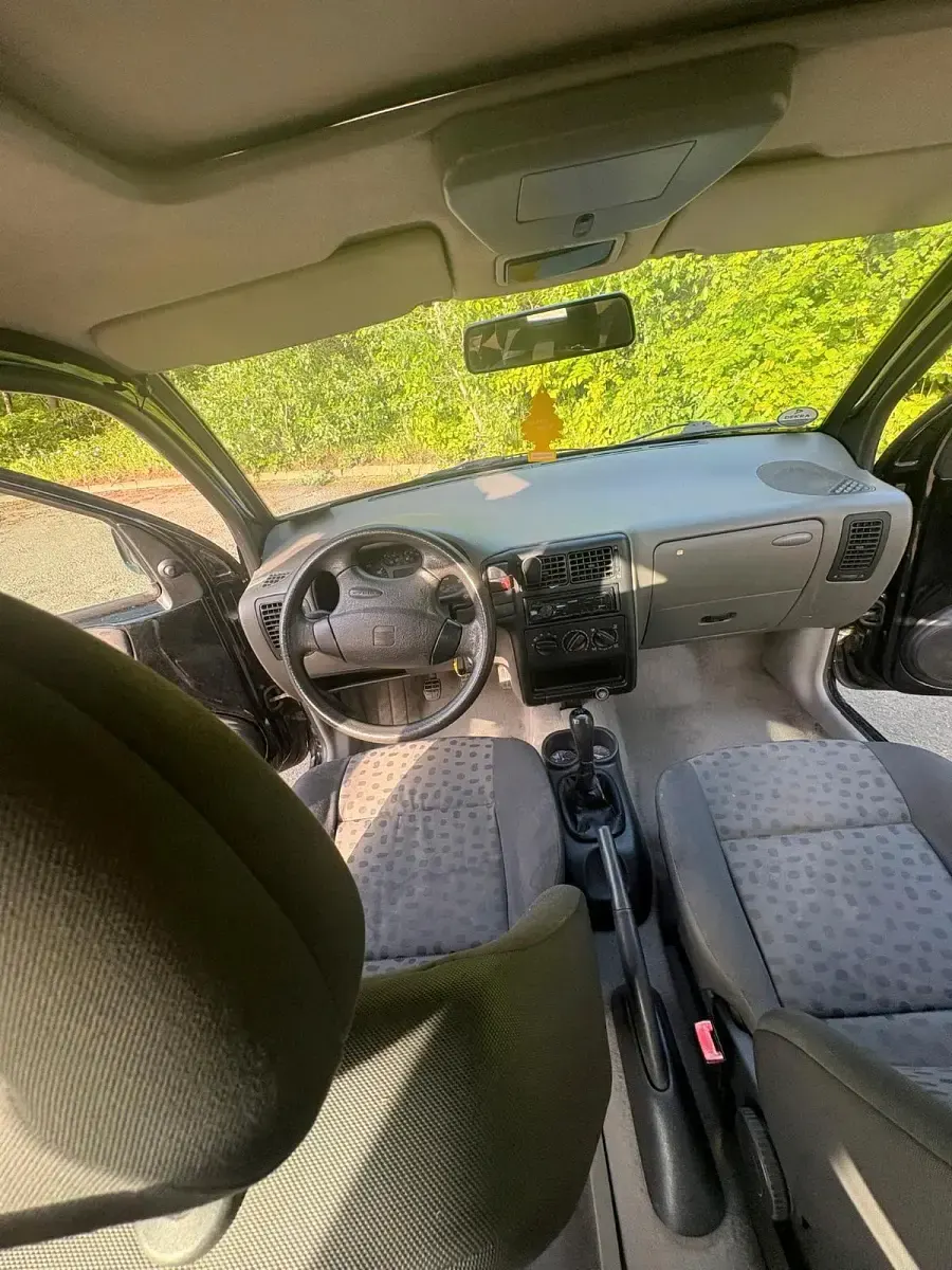 Używany Seat Arosa 50 KM (36 kW) 1998 Czarny Hatchback