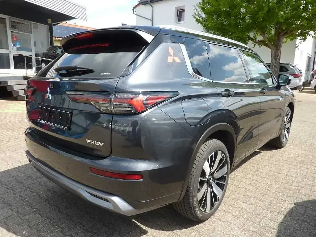 Gebraucht Mitsubishi Outlander P-HEV Top 306 PS (225 kW) 2024 Grau SUV