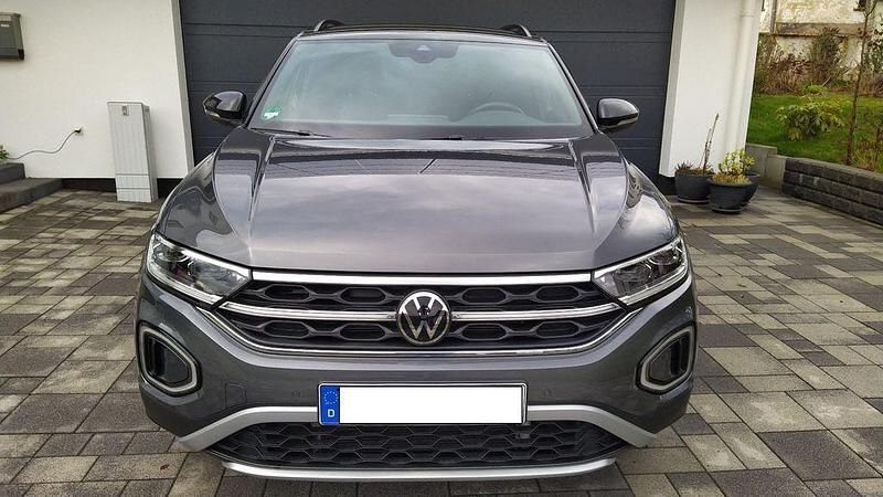 Gebraucht VW T-Roc Move 150 PS (110 kW) 2023 Grau SUV