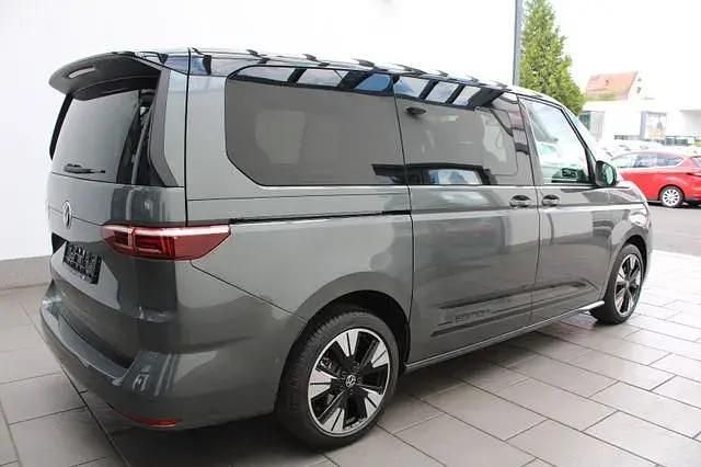 Usado VW Multivan Edition 150 CV (110 kW) 2024 Gris Monovolumen