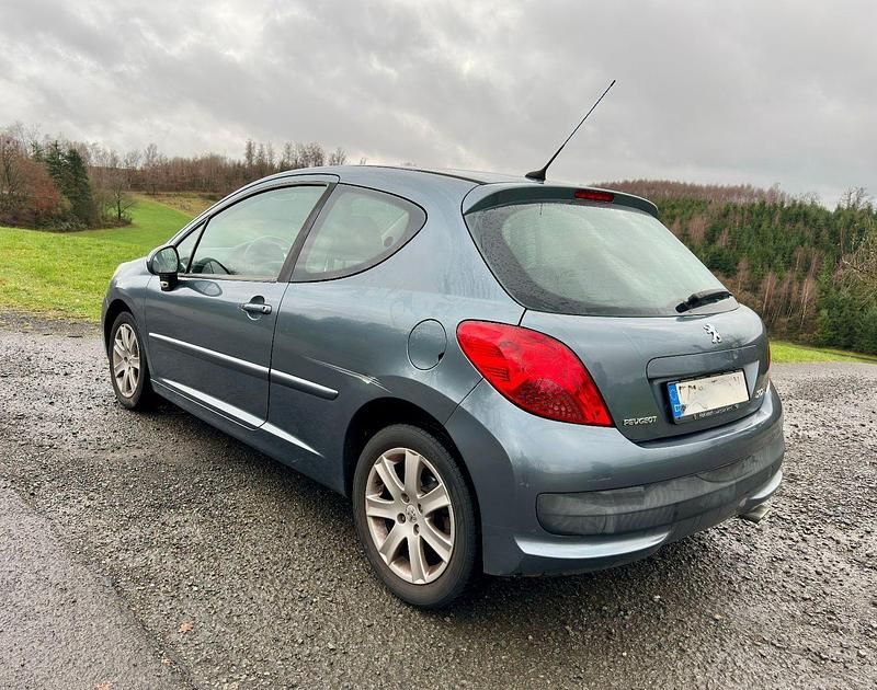 Grau Gebraucht 2007 Peugeot 207 Sport Limousine | 999 € (Guter Preis) - Bild 1/4