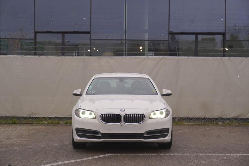 Gebraucht BMW 520 184 PS (135 kW) 2014 Weiß Limousine