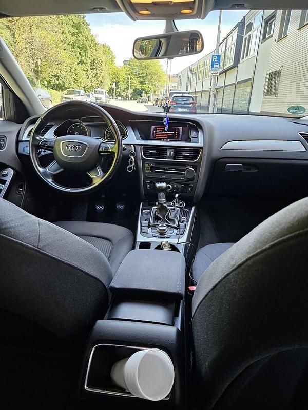 Gebraucht Audi A4 122 PS (89 kW) 2012 Weiß Limousine