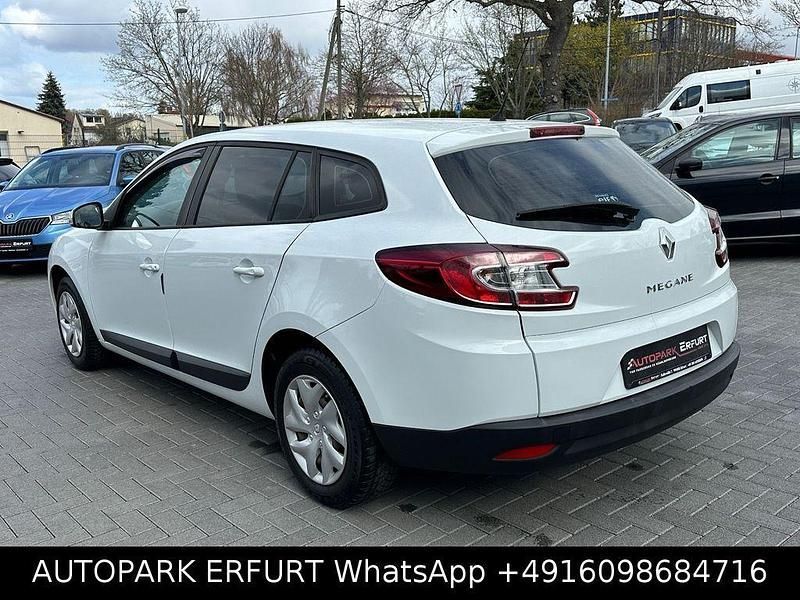 Gebraucht Renault Mégane III Authentique 116 PS (85 kW) 2015 Weiß Limousine