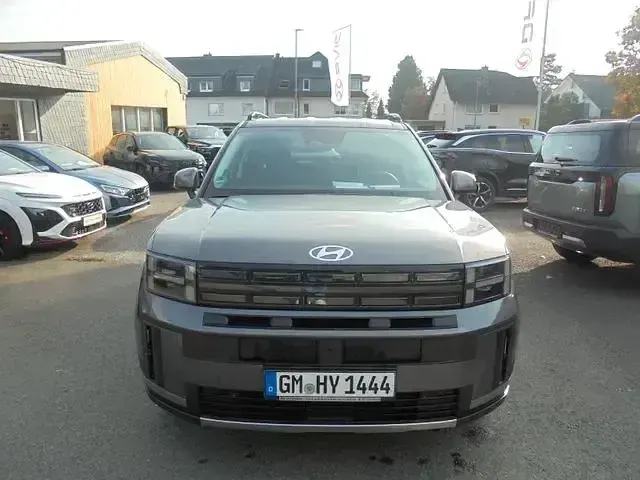 Gebraucht Hyundai Santa Fe Intro Edition 215 PS (158 kW) 2025 Magnetic grey SUV
