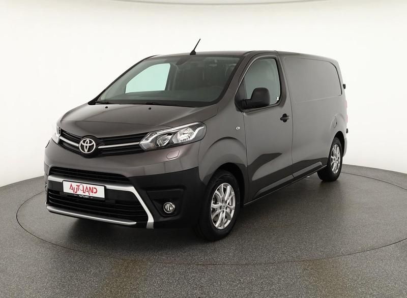 Grau Gebraucht 2022 Toyota Proace Verso Kombi | 23.990 € (Superpreis) - Bild 1/4