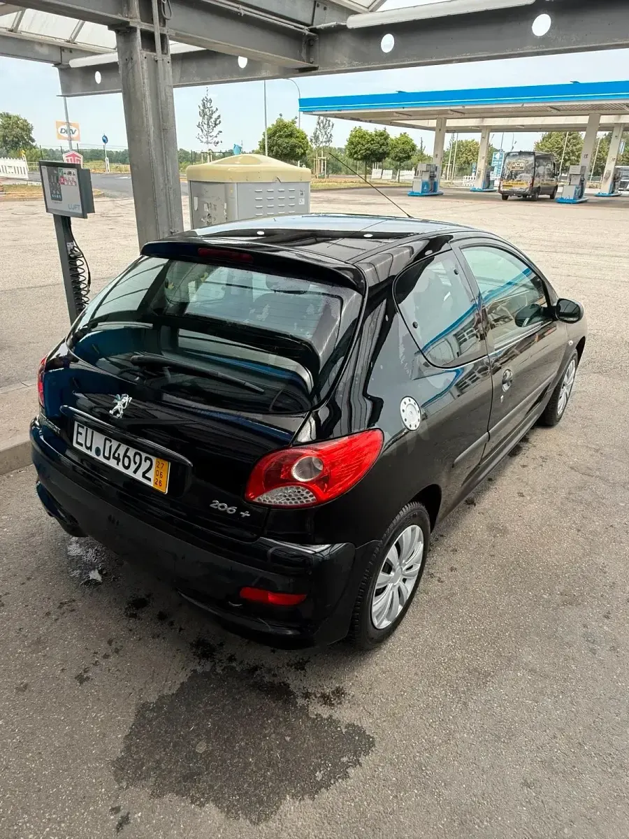 Gebraucht Peugeot 206 75 PS (55 kW) 2012 Schwarz Kleinwagen