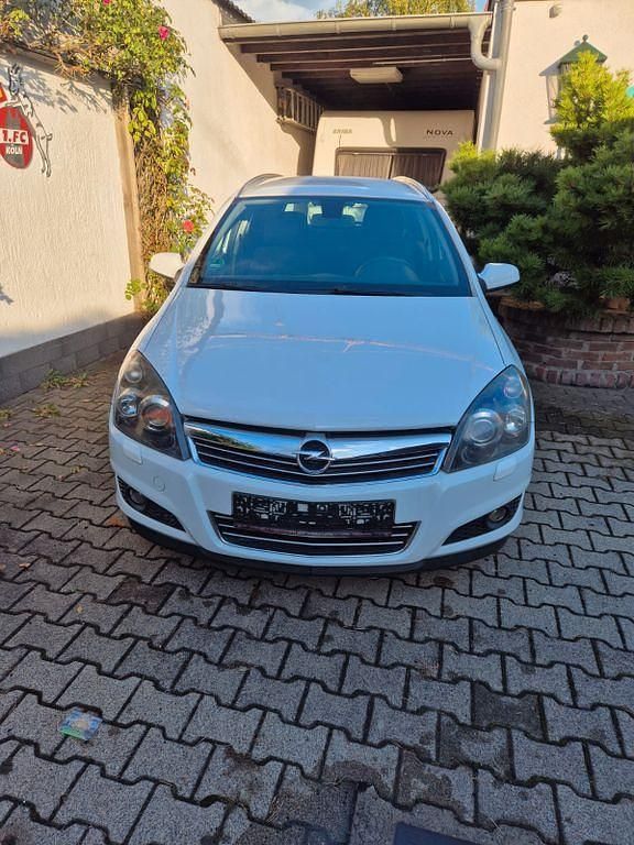 Weiß Gebraucht 2008 Opel Astra Limousine | 3.800 € (Fairer Preis) - Bild 1/2